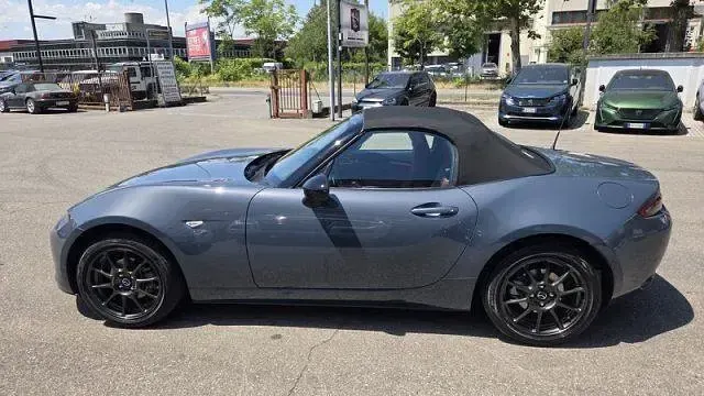 Gebraucht Mazda MX5 132 PS (97 kW) 2020 Grau Cabrio