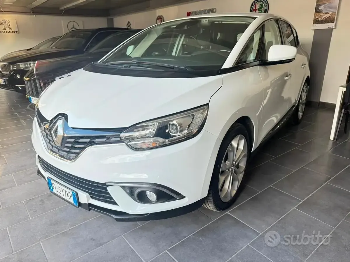 Usado Renault Scénic IV Bose Edition 110 CV (80 kW) 2017 Blanco Monovolumen