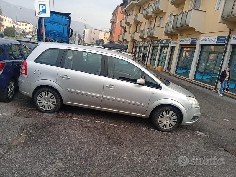 Usata Opel Zafira 94 CV (69 kW) 2010 Monovolume