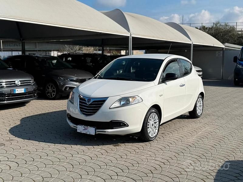 Usata Lancia Ypsilon 69 CV (50 kW) 2013 Bianco Utilitaria