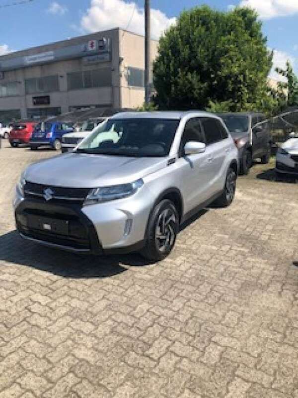 Antracite Usata 2024 Suzuki Vitara SUV | 24.100 € (Cara) - Immagine 1/4