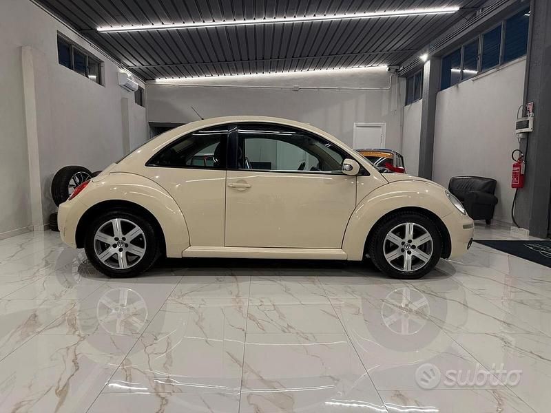 Usata VW New Beetle 105 CV (77 kW) 2010 Other Utilitaria