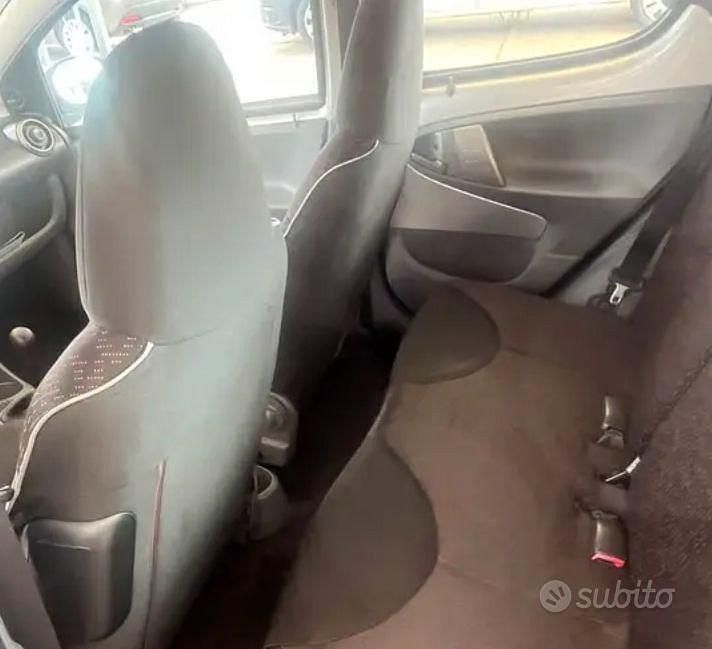 Usata Peugeot 107 68 CV (50 kW) 2012 Utilitaria