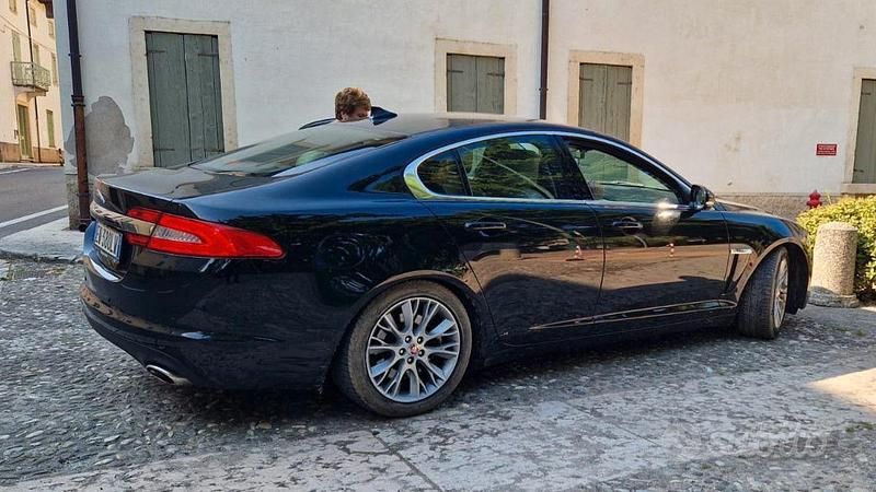 Usata Jaguar XF Luxury 240 CV (176 kW) 2014 Nero Berlina