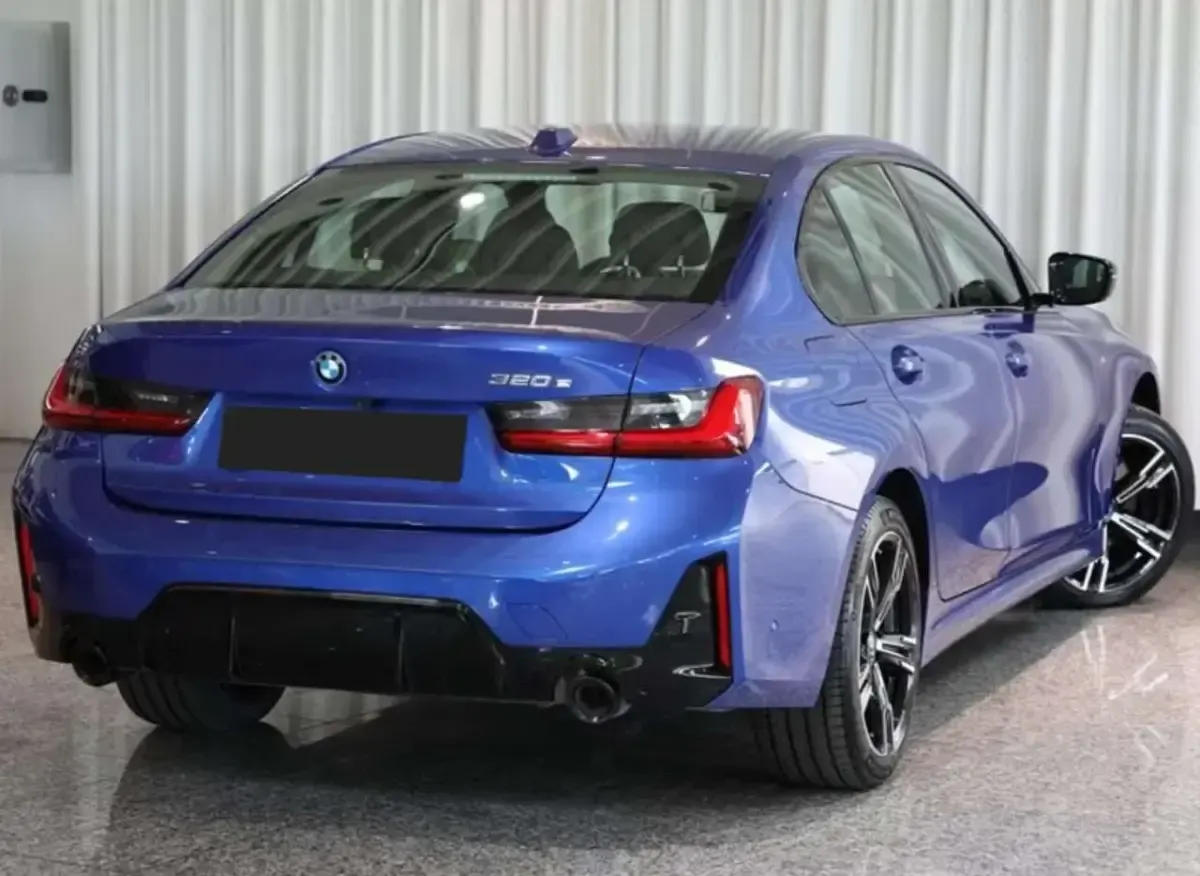Usata BMW 320e M Sport 204 CV (150 kW) 2023 Blu/azzurro Berlina