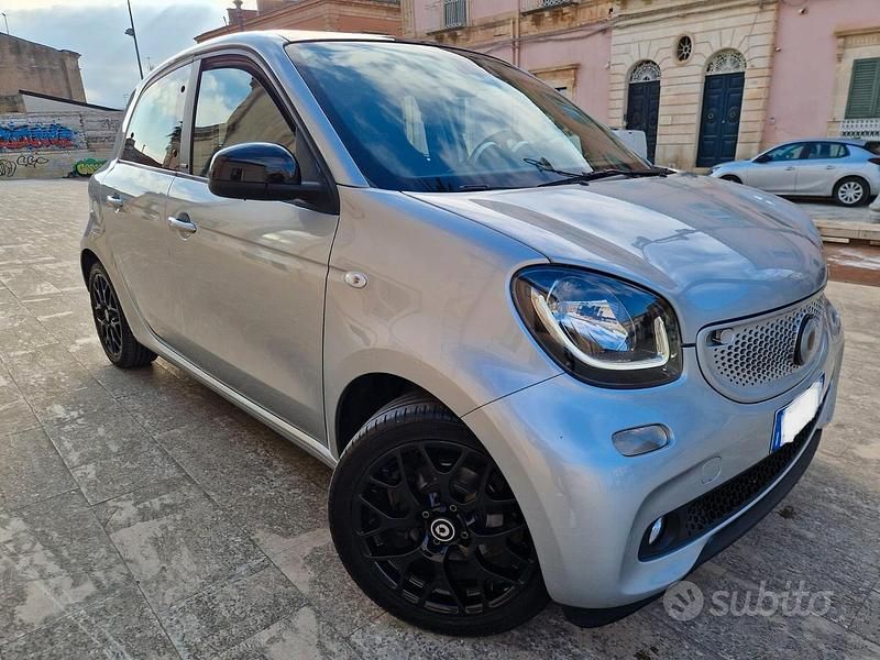 Usata Smart ForFour Prime 70 CV (51 kW) 2015 Grigio Utilitaria