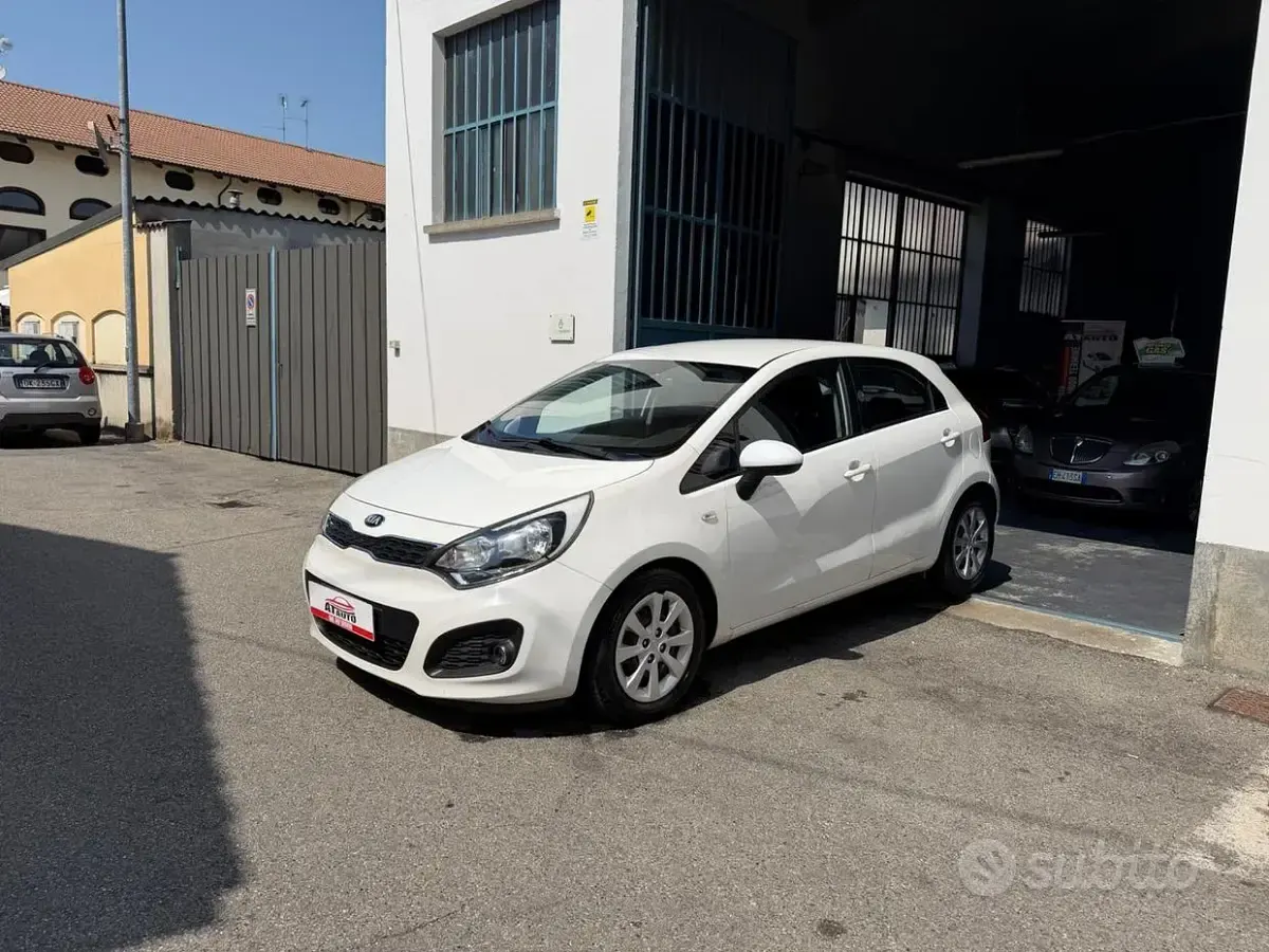 Usata Kia Rio Active 85 CV (62 kW) 2014 Berlina