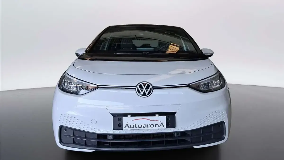 Usata VW ID.3 Pro Performance 69 kW (95 CV) 2023 Bianco/tetto nero Utilitaria