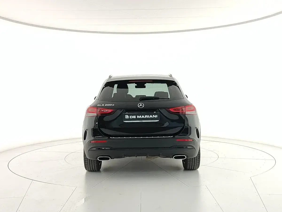 Usata Mercedes GLA200 Premium 150 CV (110 kW) 2022 Nero notte ; SUV