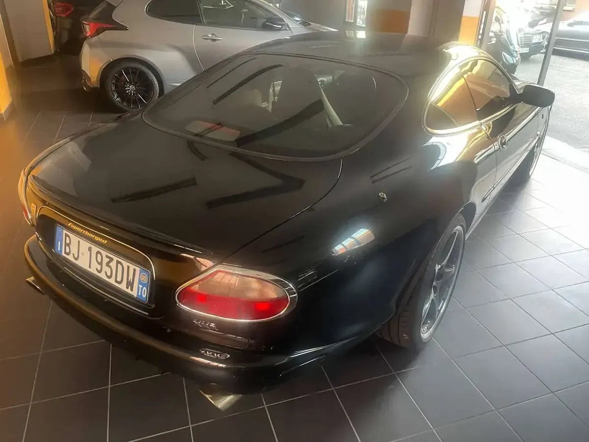 Usata Jaguar XKR 363 CV (266 kW) 2000 Nero Coupé