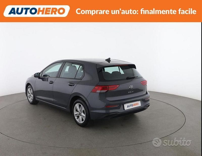 Usata VW Golf VIII Life 110 CV (80 kW) 2021 Grigio Berlina