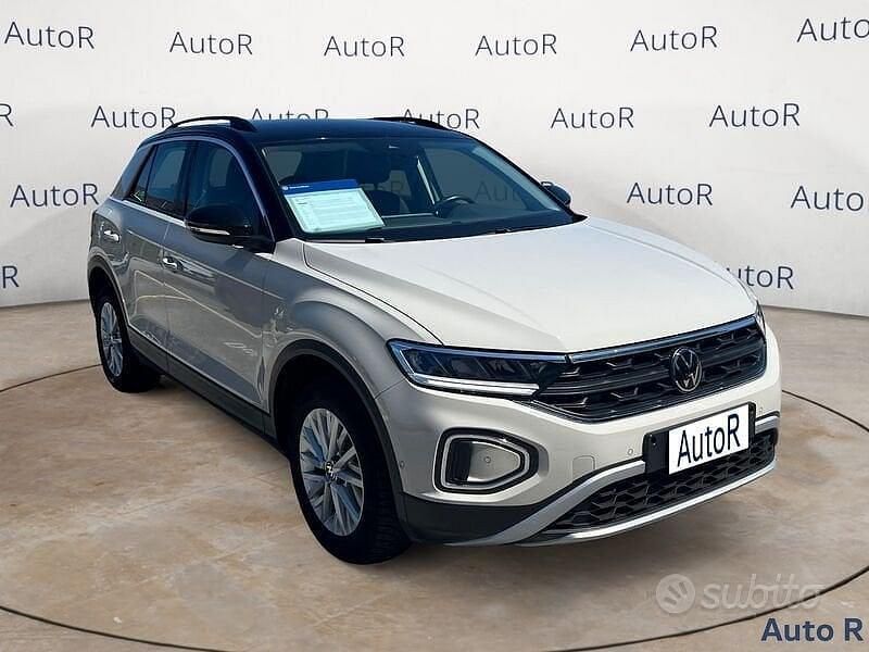 Usata VW T-Roc Life 110 CV (80 kW) 2023 Beige SUV