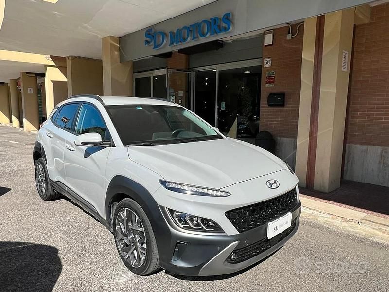 Grigio Usata 2022 Hyundai Kona SUV | 17.300 € (Buon prezzo) - Immagine 1/4