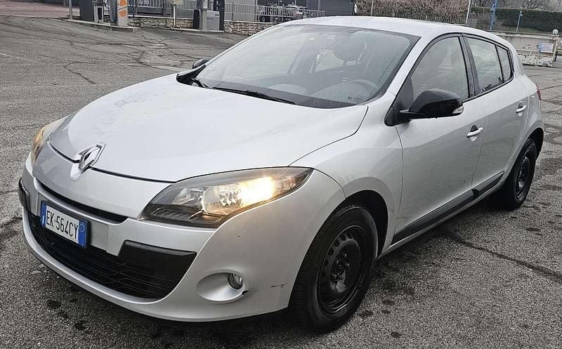Usata 2011 Renault Mégane Tre volumi | 3290 € (Super prezzo) - Immagine 1/4