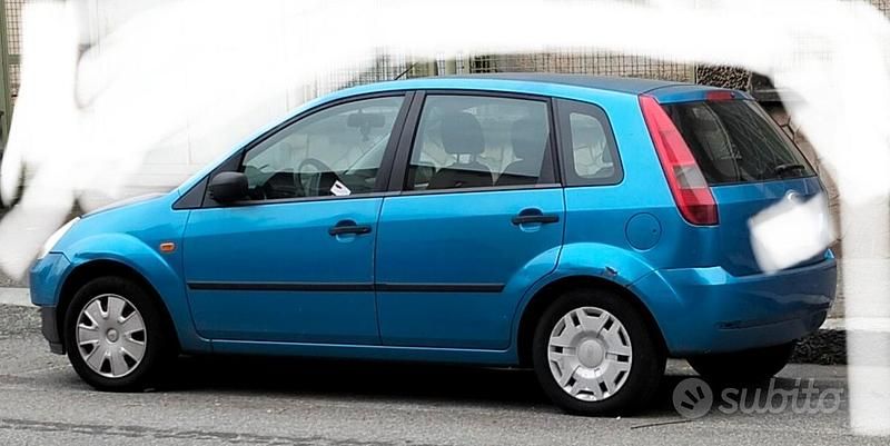 Usata Ford Fiesta 2005 Blu Utilitaria