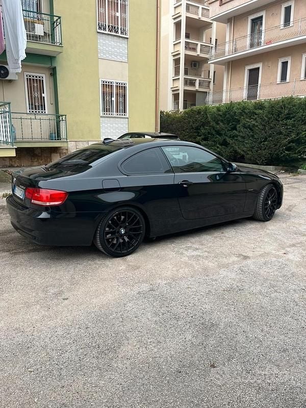 Usata BMW 330 Efficient Dynamics 300 CV (220 kW) 2007 Nero Coupé