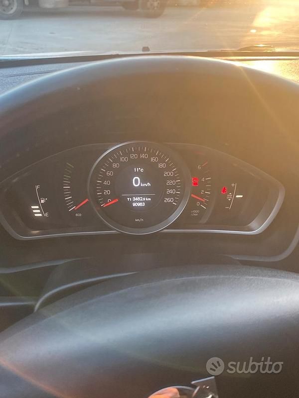 Usata Volvo V40 120 CV (88 kW) 2016 Bianco Station wagon