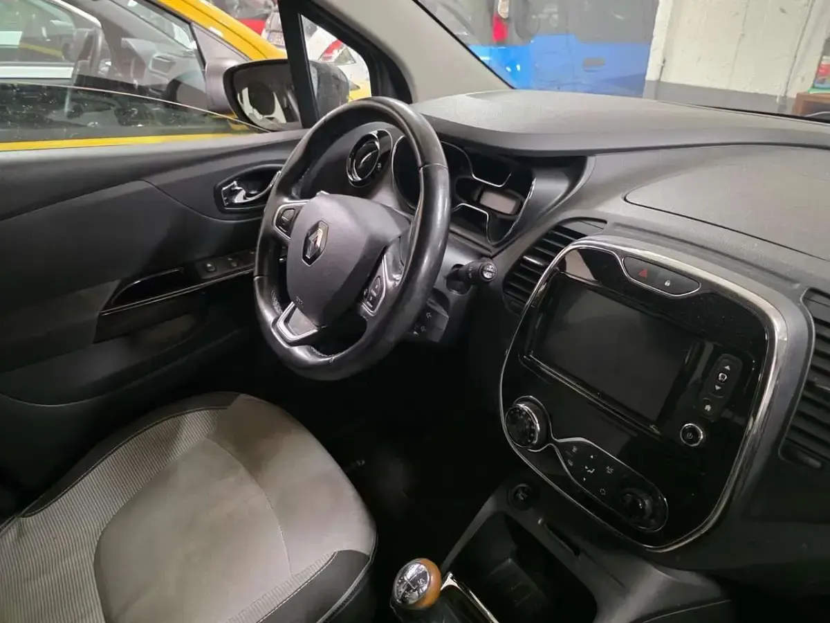 Usata Renault Captur Zen 90 CV (66 kW) 2016 Grigio SUV