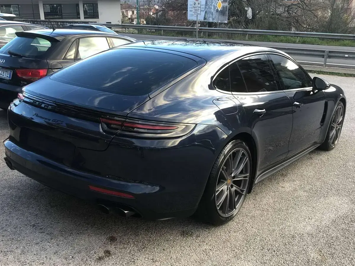 Usata Porsche Panamera 460 CV (338 kW) 2019 Blu/azzurro Utilitaria