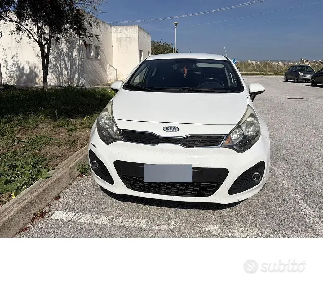 Usata Kia Rio 75 CV (55 kW) 2012 Berlina