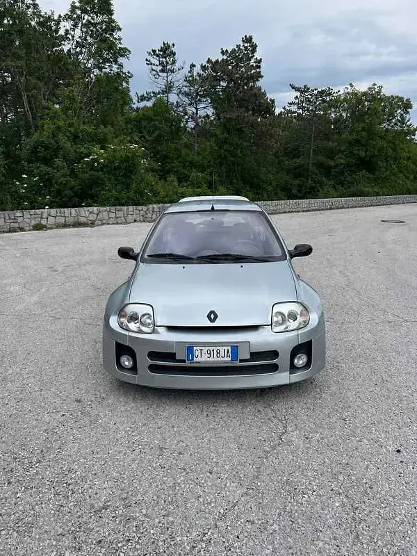 Usata Renault Clio II 226 CV (166 kW) 2001 Berlina