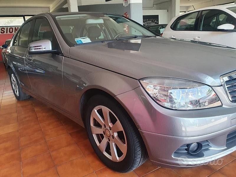 Grigio Usata 2009 Mercedes C200 Berlina | 6500 € (Ottimo prezzo) - Immagine 1/4