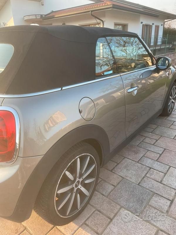 Usata Mini One Cabriolet 102 CV (75 kW) 2018 Grigio Cabrio