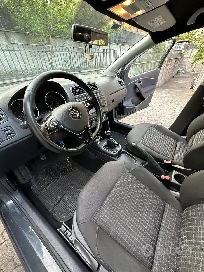 Usata VW Polo 90 CV (66 kW) 2016 Grigio Berlina