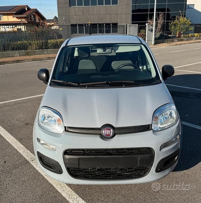 Grigio Usata 2022 Fiat Panda Due volumi | 8200 € (Super prezzo) - Immagine 1/4