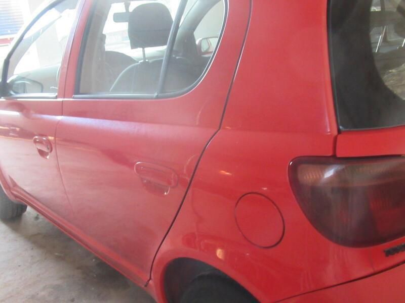 Usata Toyota Yaris 75 CV (55 kW) 2004 Rosso Berlina
