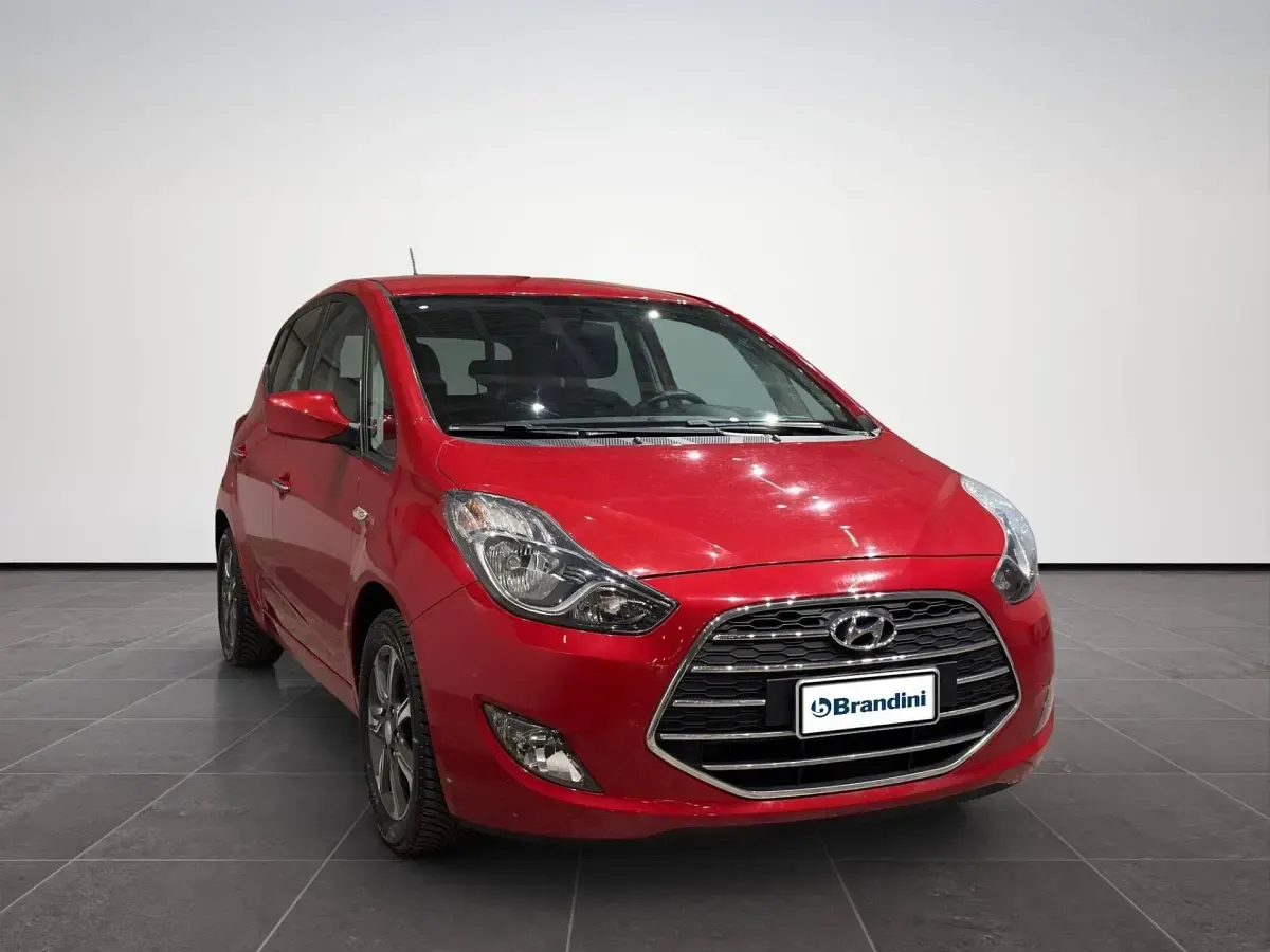 Usata Hyundai ix20 90 CV (66 kW) 2018 Red met. Utilitaria