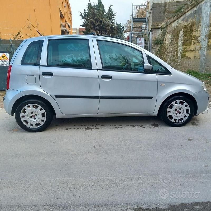 Usata Fiat Idea 80 CV (58 kW) 2008 Grigio Monovolume