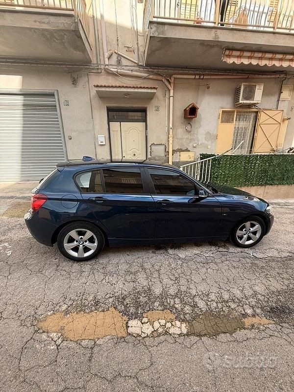 Usata BMW 120 2011 Blu Utilitaria