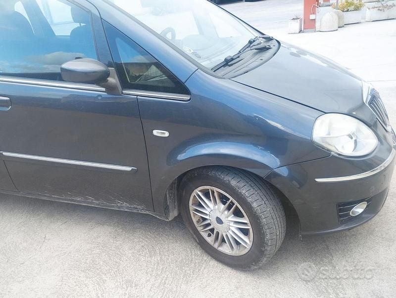 Usata Lancia Musa 90 CV (66 kW) 2008 Blu Monovolume