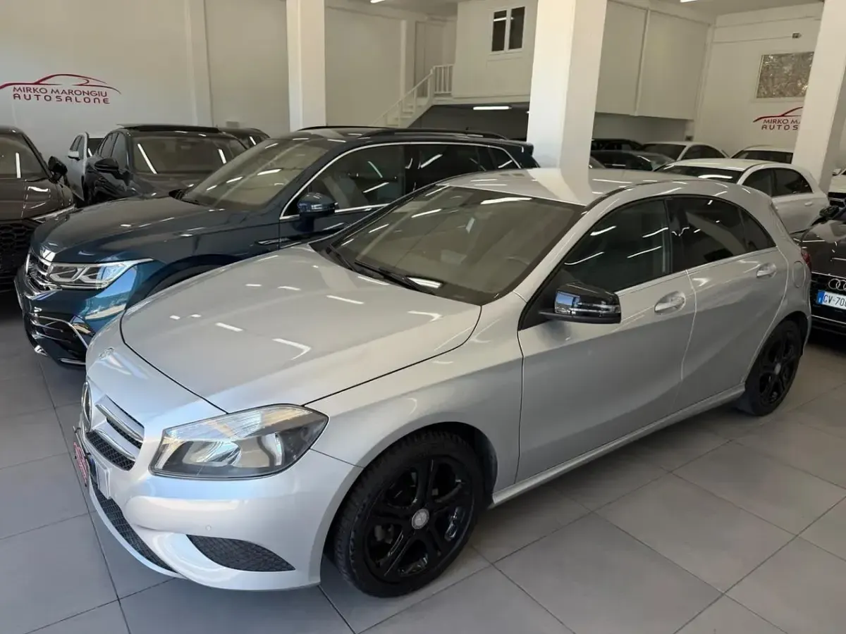 Usata Mercedes A180 109 CV (80 kW) 2016 Grigio Utilitaria