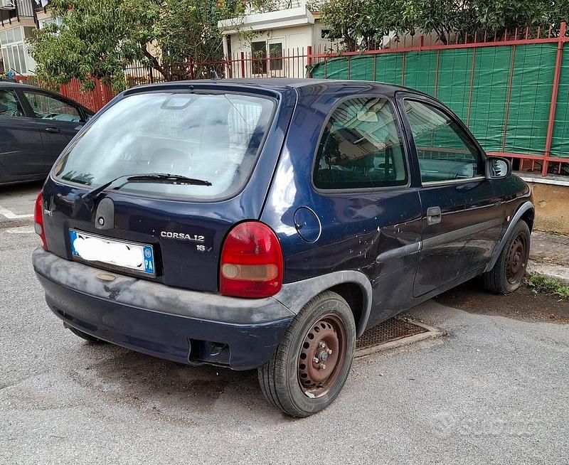 Blu Usata 1999 Opel Corsa Due volumi | 1000 € (Buon prezzo) - Immagine 1/3