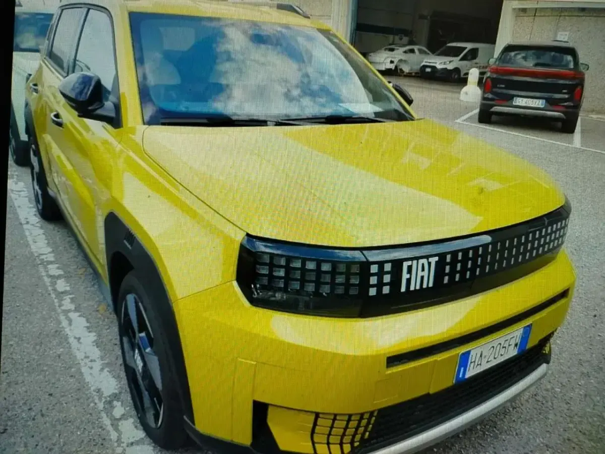 Nuova Fiat Grande Panda La Prima 52 kW (72 CV) 2025 Giallo Utilitaria