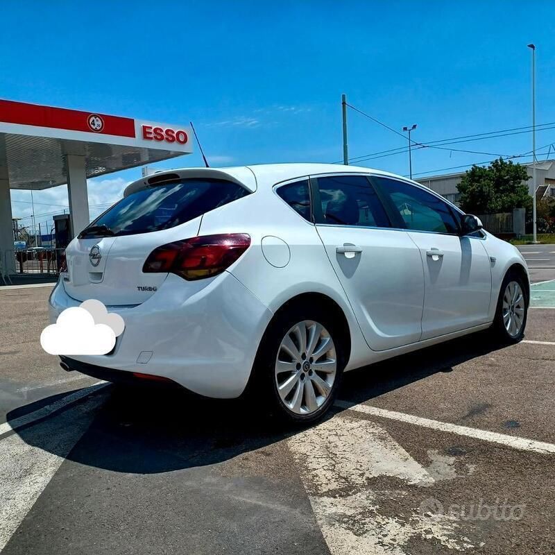 Usata Opel Astra 90 CV (66 kW) 2010 Bianco Berlina