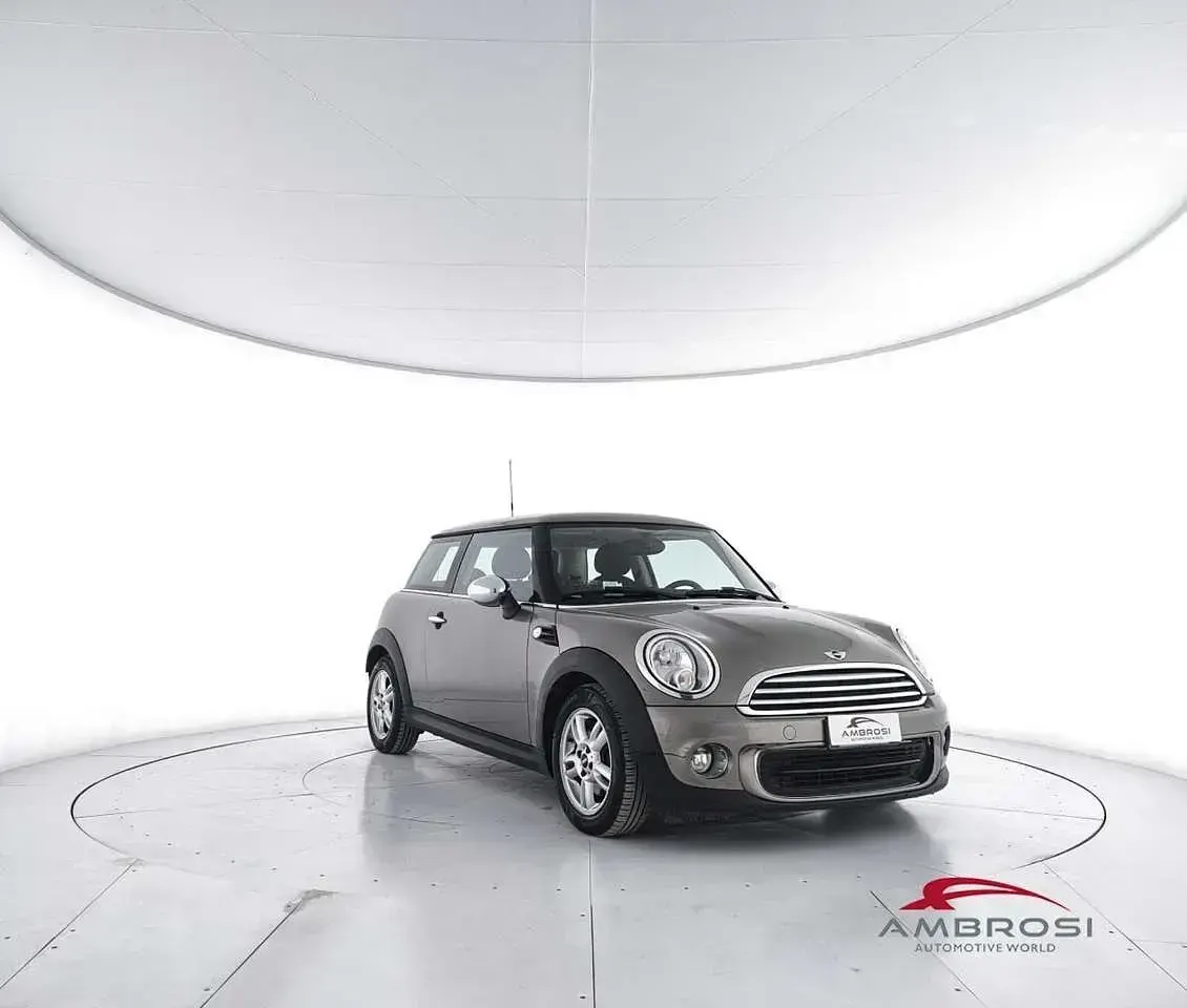 Usata Mini ONE 102 CV (75 kW) 2013 Oro Utilitaria