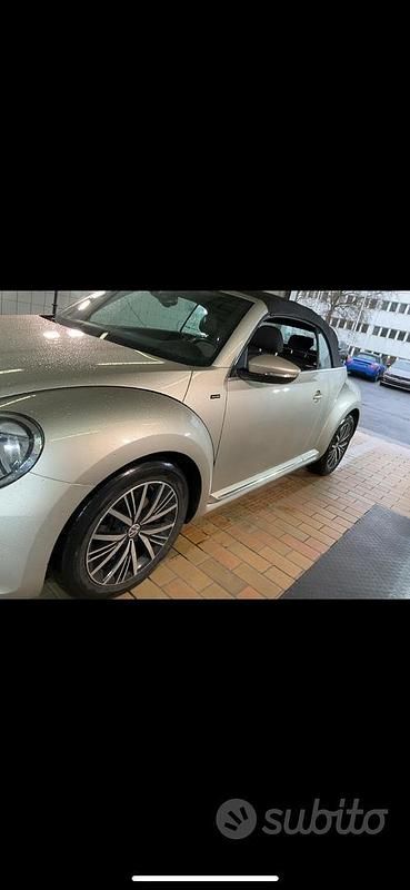 Usata VW Beetle Cabriolet Design 105 CV (77 kW) 2016 Grigio Cabrio