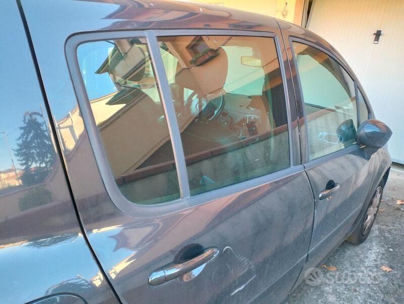Nero Usata 2010 Renault Modus Monovolume | 1000 € (Ottimo prezzo) - Immagine 1/3