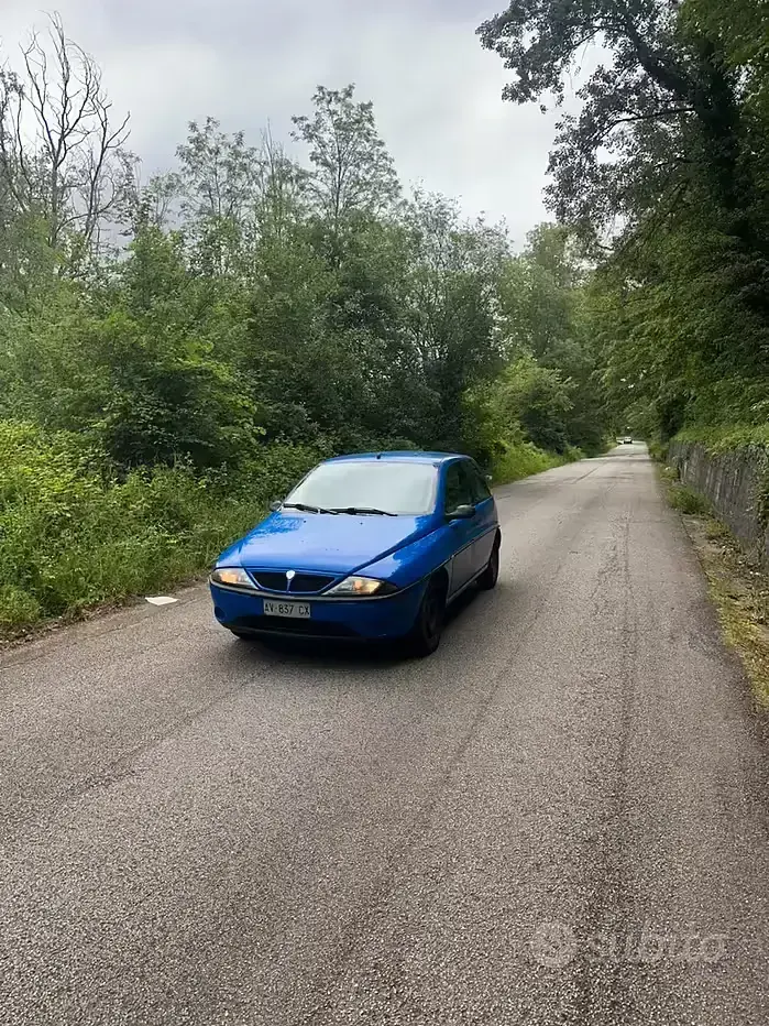 Usata Lancia Ypsilon 54 CV (39 kW) 1997 Blu Utilitaria