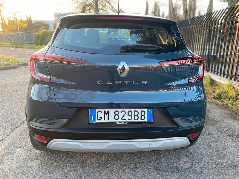 Usata Renault Captur Techno 100 CV (73 kW) 2023 Grigio SUV