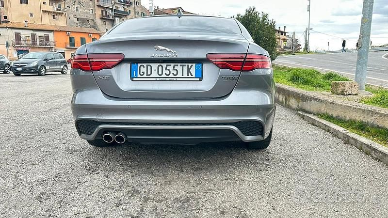 Usata Jaguar XE R-Dynamic 250 CV (183 kW) 2020 Grigio Berlina