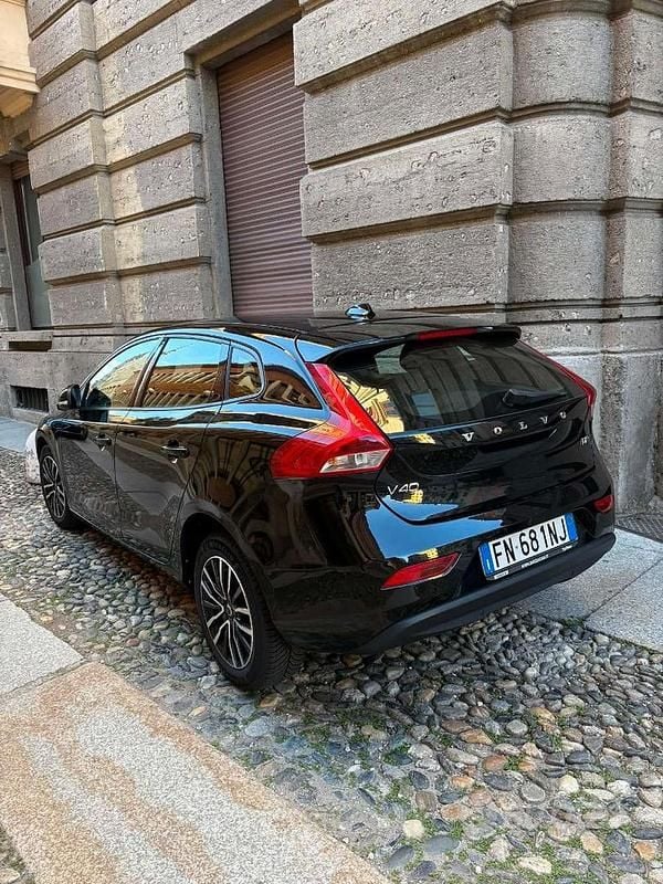 Occasion Volvo V40 120 ch (88 kW) 2018 Noir Berline