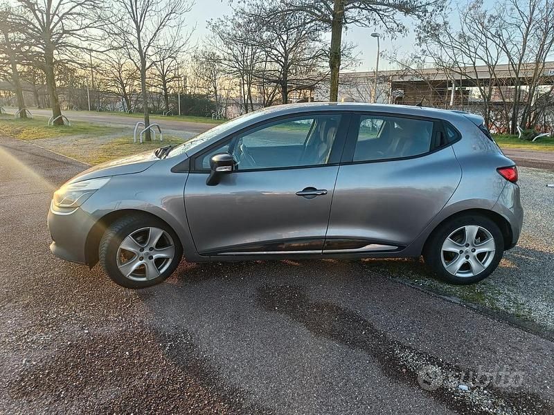 Usata Renault Clio IV 75 CV (55 kW) 2014 Grigio Berlina