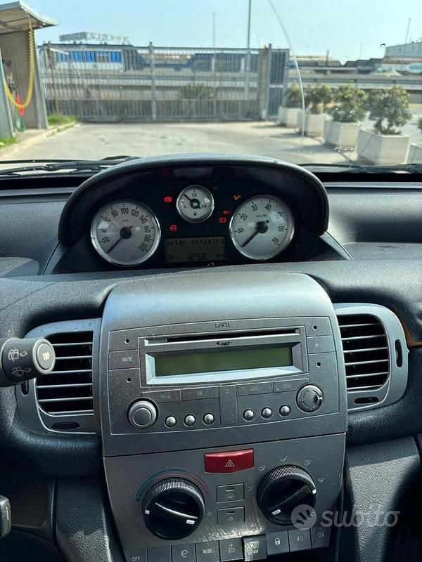 Usata Lancia Ypsilon 90 CV (66 kW) 2007 Nero Utilitaria