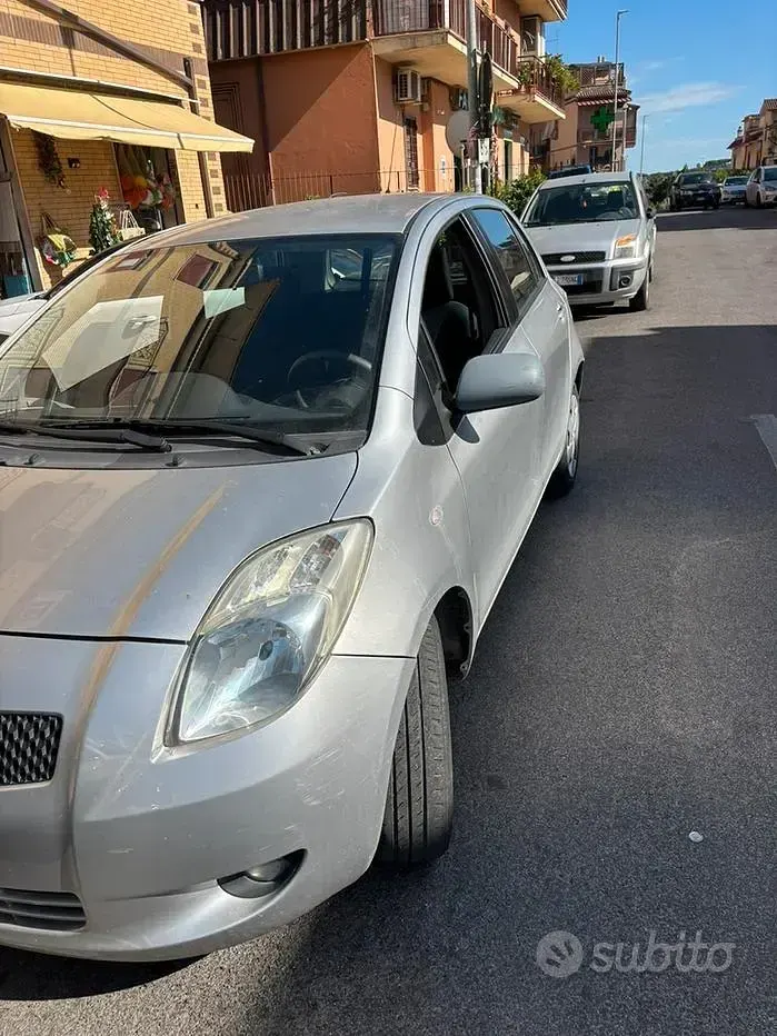 Usata Toyota Yaris 87 CV (63 kW) 2006 Grigio Utilitaria