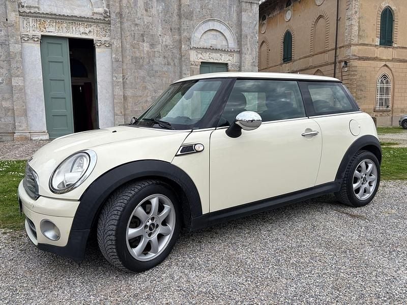 Usata Mini Cooper 109 CV (80 kW) 2010 Beige Utilitaria
