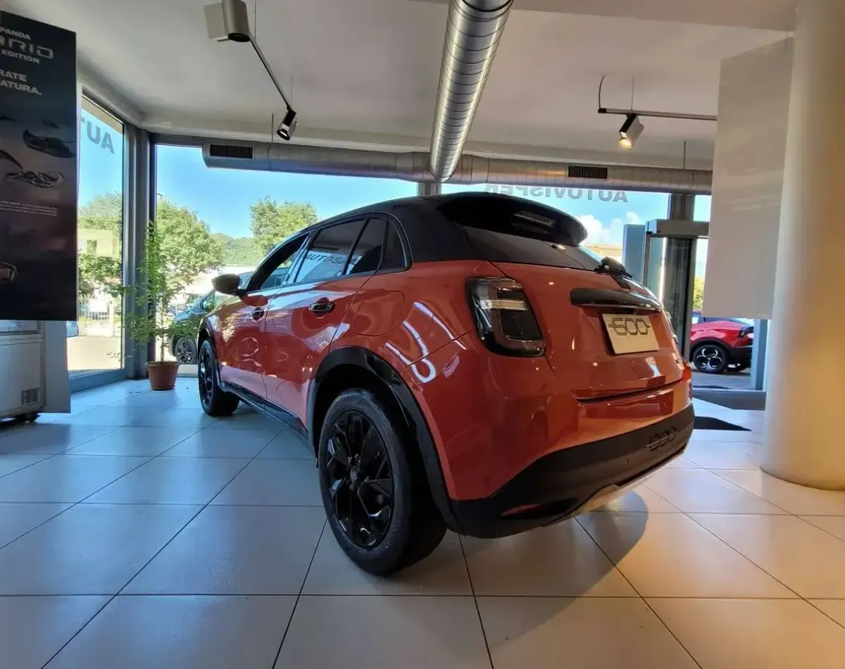 Nuova Fiat 600 Icon 101 CV (74 kW) 2026 Arancione SUV